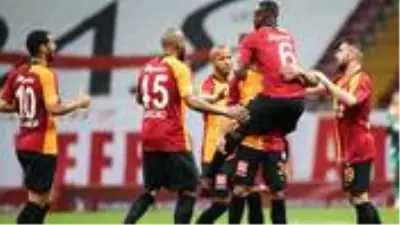 Galatasaray, sahasında Göztepe'yi 3-1 mağlup etti Galatasaray, sahasında Göztepe'yi 3-1 mağlup etti