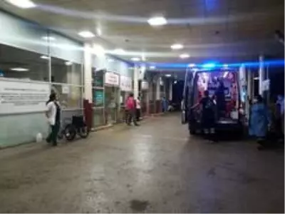 İzmir'de bıçaklı kavga: 2 ağır yaralı İzmir'de bıçaklı kavga: 2 ağır yaralı