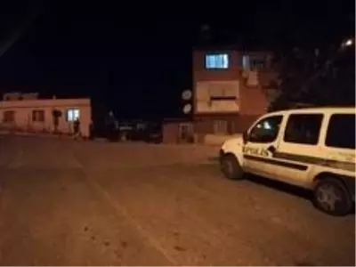 İzmir'de bıçaklı kavga: 2 ağır yaralı İzmir'de bıçaklı kavga: 2 ağır yaralı