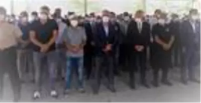 Kazada ölen çift ile oğulları toprağa verildi Kazada ölen çift ile oğulları toprağa verildi