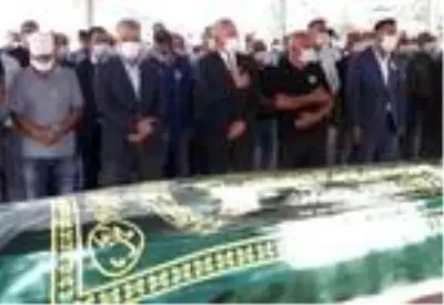 Kazada ölen çift ile oğulları toprağa verildi Kazada ölen çift ile oğulları toprağa verildi