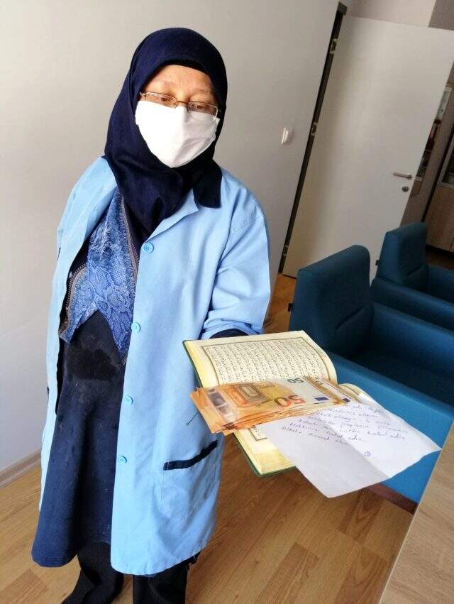 Koronavirüs karantinası için yurtta kalan vatandaşın bıraktığı 400 euro aylar sonra ortaya çıktı