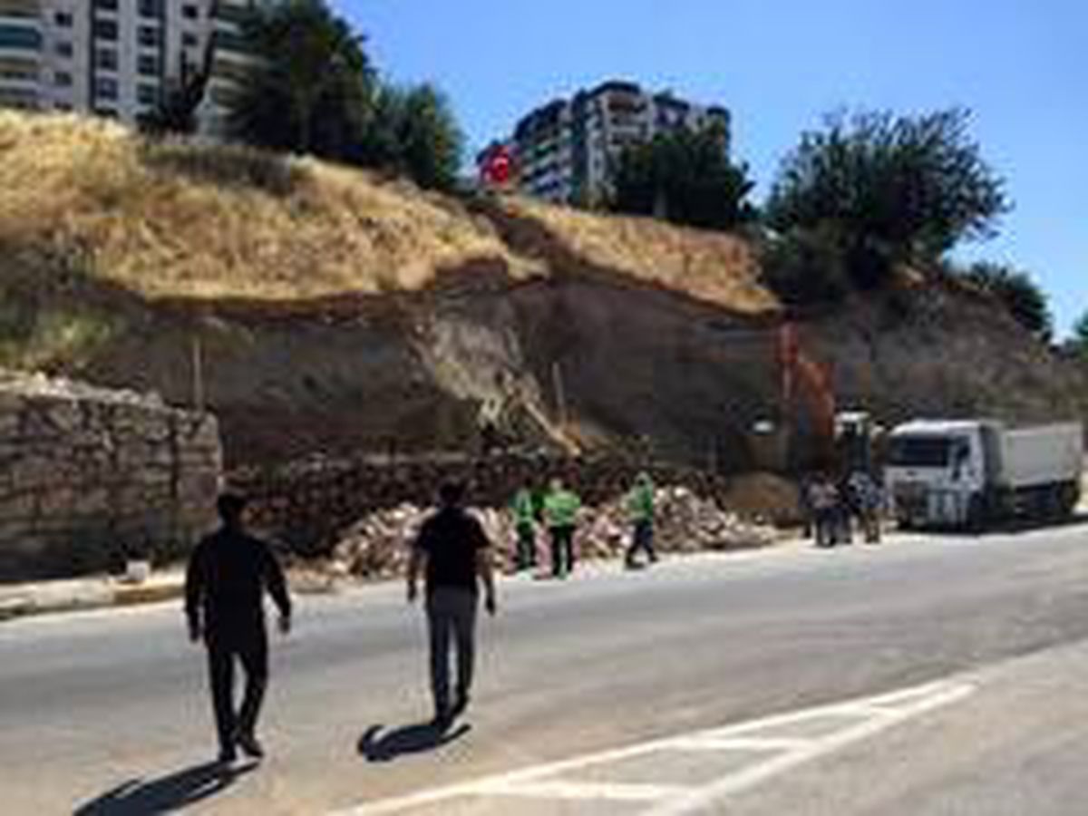 Petrol Caddesi'ne istinat duvarı