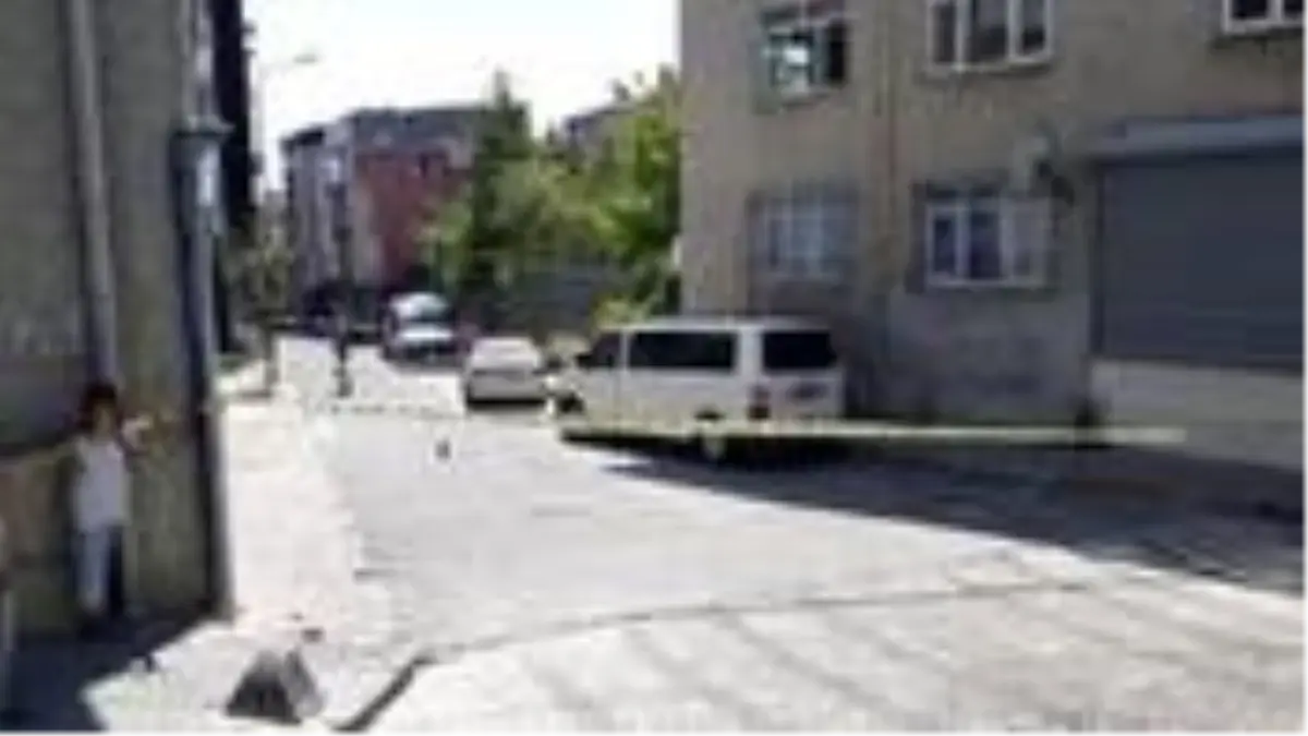 Son Dakika: Bağcılar'da ekip otosuna silahlı saldırı: Bir polisimiz şehit oldu