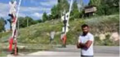 Trenin geçişini beklemeyip, bariyerleri kıran sürücüye 2,5 yıl hapis Trenin geçişini beklemeyip, bariyerleri kıran sürücüye 2,5 yıl hapis