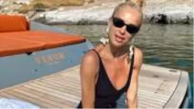Yeni aşka yelken açan Burcu Esmersoy, sosyal medyadan sevgilisinin elini paylaştı Yeni aşka yelken açan Burcu Esmersoy, sosyal medyadan sevgilisinin elini paylaştı