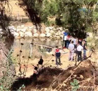 Serinlemek için gölete giren 14 yaşındaki çocuk, boğularak can verdi Serinlemek için gölete giren 14 yaşındaki çocuk, boğularak can verdi