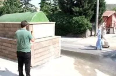 60 yıldır yol ortasında duran türbenin gizemi 60 yıldır yol ortasında duran türbenin gizemi