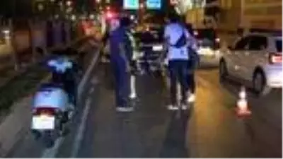Ağabeyi kaza geçirdi, olay yerine gelen kardeşi yedek lastiği almaya çalıştı Ağabeyi kaza geçirdi, olay yerine gelen kardeşi yedek lastiği almaya çalıştı