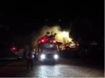 Antalya'da çıkan yangında restoran kül oldu Antalya'da çıkan yangında restoran kül oldu