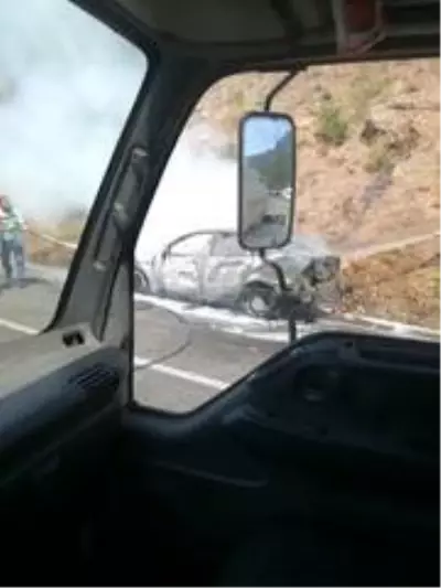 Eğirdir'de seyir halindeki otomobil yandı Eğirdir'de seyir halindeki otomobil yandı
