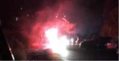 Evlilik teklifinde sosyal mesafe hiçe sayılarak halaylar çekildi Evlilik teklifinde sosyal mesafe hiçe sayılarak halaylar çekildi