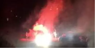Evlilik teklifinde sosyal mesafe hiçe sayılarak halaylar çekildi Evlilik teklifinde sosyal mesafe hiçe sayılarak halaylar çekildi