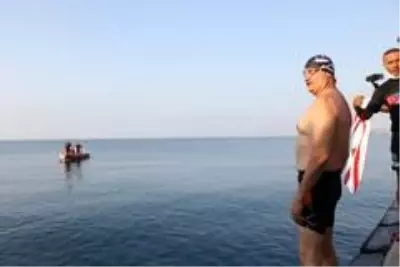 Milli yüzücüler Mersin'den KKTC'ye yüzmeye başladı Milli yüzücüler Mersin'den KKTC'ye yüzmeye başladı