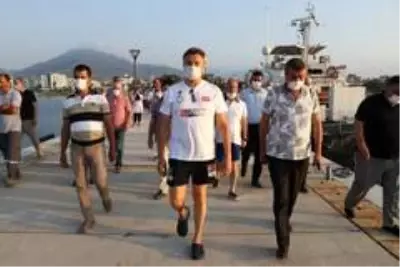 Milli yüzücüler Mersin'den KKTC'ye yüzmeye başladı Milli yüzücüler Mersin'den KKTC'ye yüzmeye başladı