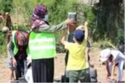 Minikler, park ve bahçe işlerini yaşayarak öğreniyor Minikler, park ve bahçe işlerini yaşayarak öğreniyor