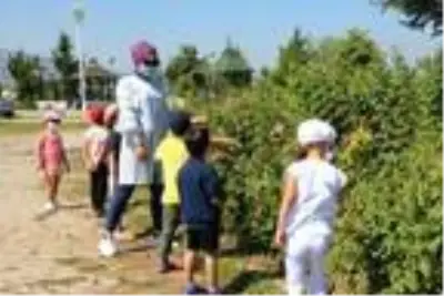 Minikler, park ve bahçe işlerini yaşayarak öğreniyor Minikler, park ve bahçe işlerini yaşayarak öğreniyor