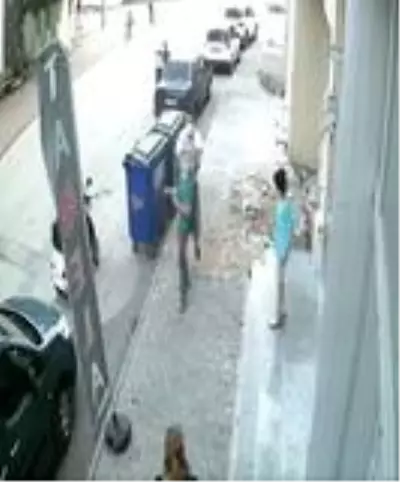 'Namusuma yan baktın' dedikleri kişiyi tekme tokat dövdüler! O anlar kamerada 'Namusuma yan baktın' dedikleri kişiyi tekme tokat dövdüler! O anlar kamerada