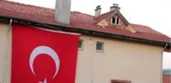 Nurullah Çakır: Şehit polisin Tosya'daki baba ocağına Vali Avni Çakır'dan taziye ziyareti Nurullah Çakır: Şehit polisin Tosya'daki baba ocağına Vali Avni Çakır'dan taziye ziyareti