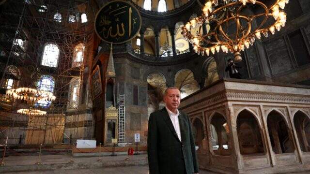 Son dakika: Erdoğan Ayasofya Camii'ne geldi, yapılan çalışmalarla ilgili incelemelerde bulundu