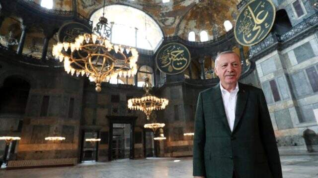 Son dakika: Erdoğan Ayasofya Camii'ne geldi, yapılan çalışmalarla ilgili incelemelerde bulundu
