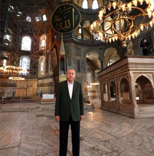 Son dakika: Erdoğan Ayasofya Camii'ne geldi, yapılan çalışmalarla ilgili incelemelerde bulundu