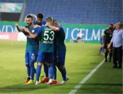 Süper Lig: Çaykur Rizespor: 3 Yeni Malatyaspor: 0 (İlk yarı) Süper Lig: Çaykur Rizespor: 3 Yeni Malatyaspor: 0 (İlk yarı)