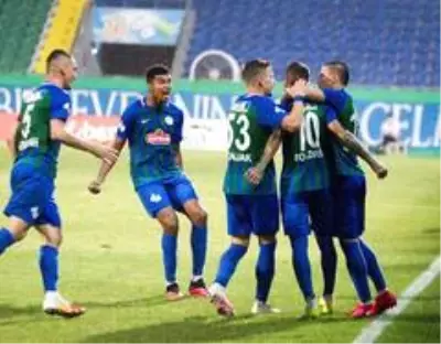 Süper Lig: Çaykur Rizespor: 3 Yeni Malatyaspor: 0 (İlk yarı) Süper Lig: Çaykur Rizespor: 3 Yeni Malatyaspor: 0 (İlk yarı)