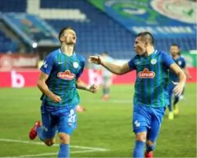Süper Lig: Çaykur Rizespor: 3 Yeni Malatyaspor: 0 (İlk yarı) Süper Lig: Çaykur Rizespor: 3 Yeni Malatyaspor: 0 (İlk yarı)