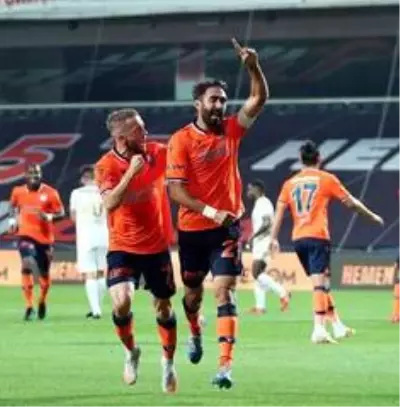 Süper Lig: Medipol Başakşehir: 1 Kayserispor: 0 (İlk yarı) Süper Lig: Medipol Başakşehir: 1 Kayserispor: 0 (İlk yarı)