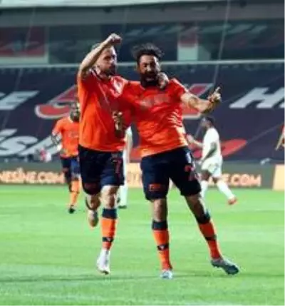 Süper Lig: Medipol Başakşehir: 1 Kayserispor: 0 (İlk yarı) Süper Lig: Medipol Başakşehir: 1 Kayserispor: 0 (İlk yarı)