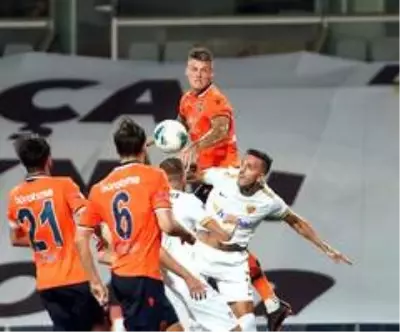 Süper Lig: Medipol Başakşehir: 1 Kayserispor: 0 (İlk yarı) Süper Lig: Medipol Başakşehir: 1 Kayserispor: 0 (İlk yarı)