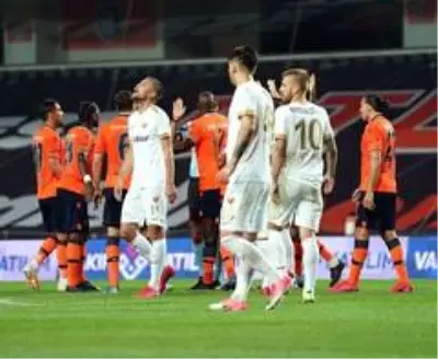 Süper Lig: Medipol Başakşehir: 1 Kayserispor: 0 (İlk yarı) Süper Lig: Medipol Başakşehir: 1 Kayserispor: 0 (İlk yarı)