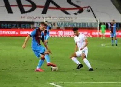 Süper Lig: Trabzonspor: 1İttifak Holding Konyaspor: 1 (İlk yarı) Süper Lig: Trabzonspor: 1İttifak Holding Konyaspor: 1 (İlk yarı)