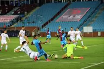 Süper Lig: Trabzonspor: 1İttifak Holding Konyaspor: 1 (İlk yarı) Süper Lig: Trabzonspor: 1İttifak Holding Konyaspor: 1 (İlk yarı)