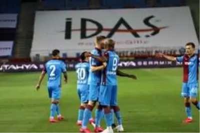 Süper Lig: Trabzonspor: 1İttifak Holding Konyaspor: 1 (İlk yarı) Süper Lig: Trabzonspor: 1İttifak Holding Konyaspor: 1 (İlk yarı)