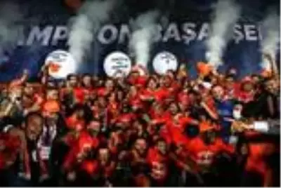 2019-2020 şampiyonu Başakşehir oldu! Hes Kablo Kayserispor'u 1-0 mağlup eden Medipol Başakşehir şampiyon oldu 2019-2020 şampiyonu Başakşehir oldu! Hes Kablo Kayserispor'u 1-0 mağlup eden Medipol Başakşehir şampiyon oldu
