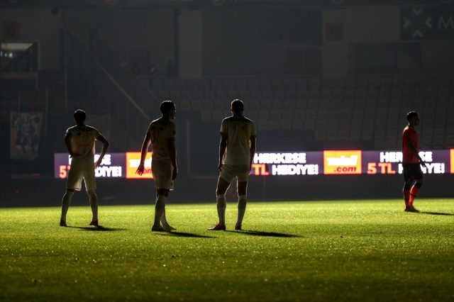 Başakşehir-Kayserispor maçındaki elektrik kesintisi jenaratörden dolayı olduğu açıklandı