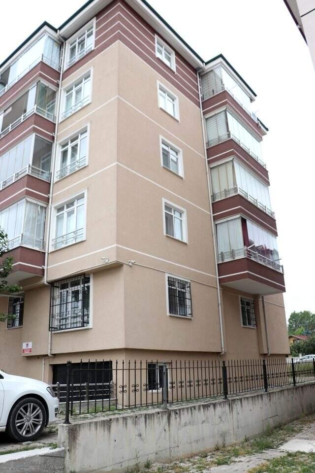 Bebeğiyle birlikte 5. kattan düşerek ölen annenin intihar ettiği ortaya çıktı Bebeğiyle birlikte 5. kattan düşerek ölen annenin intihar ettiği ortaya çıktı