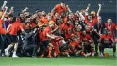 Beklenmedik futbol zaferleri! İşte favori olmamasına rağmen şampiyonluk göğüslemiş takımlar Beklenmedik futbol zaferleri! İşte favori olmamasına rağmen şampiyonluk göğüslemiş takımlar