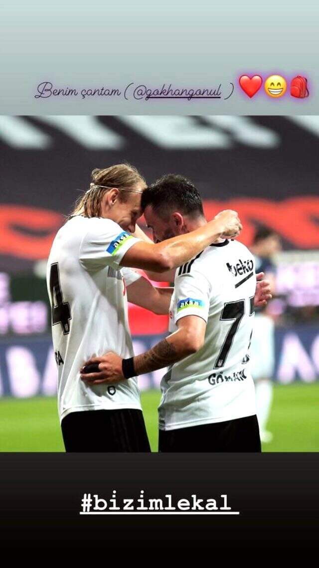 Beşiktaş'lı başarılı oyuncu Domagoj Vida takımdan ayrılma ihtimali olan Gökhan Gönül için 'Bizimle kal' paylaşımı yaptı