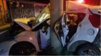 Otomobil elektrik direğine ok gibi saplandı: 3 ölü, 1 yaralı Otomobil elektrik direğine ok gibi saplandı: 3 ölü, 1 yaralı