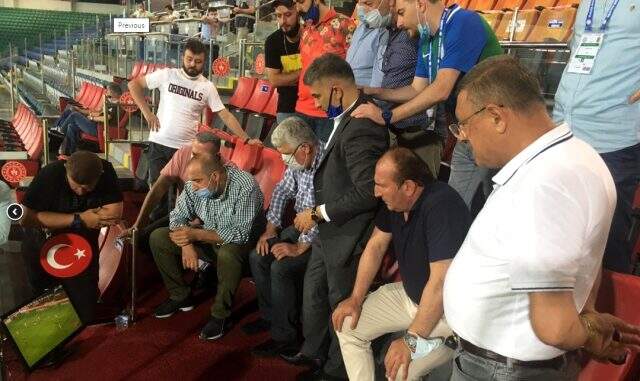 Çaykur Rizespor Yönetimi protokolde Başakşehir'in şampiyonluğunu sevindi