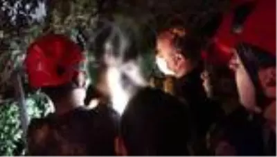 Eline korkuluk demiri saplanan çocuğu itfaiye kurtardı Eline korkuluk demiri saplanan çocuğu itfaiye kurtardı