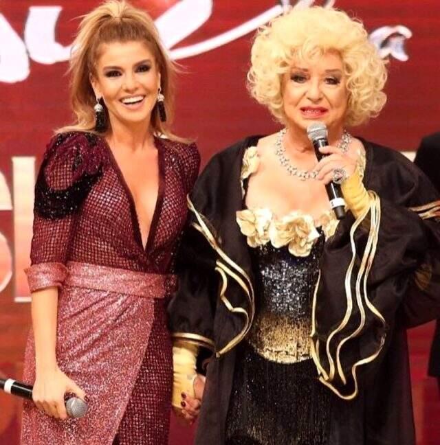 Gülben Ergen Seyfi Dursunoğlu'nun cenazesinde gözyaşlarına hakim olamadı Gülben Ergen Seyfi Dursunoğlu'nun cenazesinde gözyaşlarına hakim olamadı