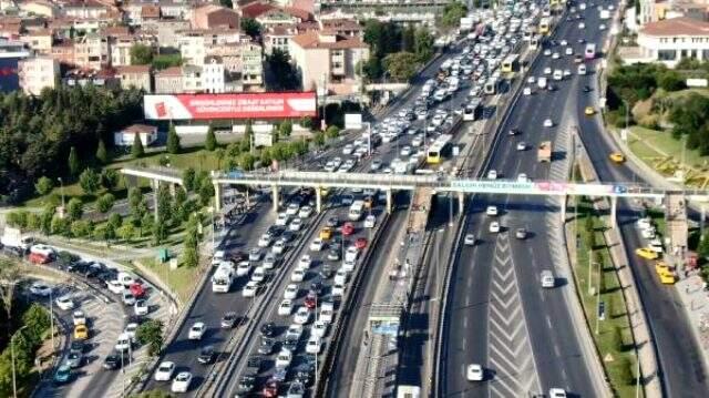 (Havadan görüntülerle) HALİÇ'TE TRAFİK YOĞUNLUĞU (Havadan görüntülerle) HALİÇ'TE TRAFİK YOĞUNLUĞU