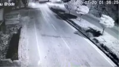 Kontrolden çıkan araç kaza yaptı: 3 ölü 1 ağır yaralı Kontrolden çıkan araç kaza yaptı: 3 ölü 1 ağır yaralı