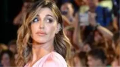 Moto GP pilotu Iannone'nin sevgilisi Belen Rodriguez'in üstsüz pozu büyük beğeni topladı Moto GP pilotu Iannone'nin sevgilisi Belen Rodriguez'in üstsüz pozu büyük beğeni topladı