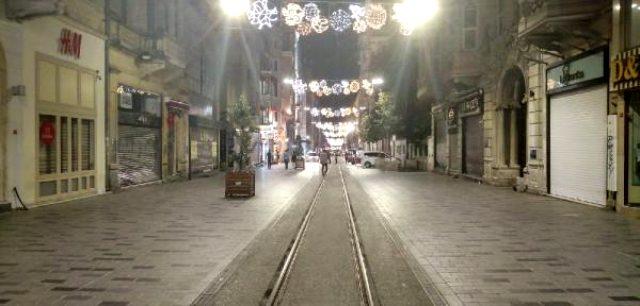 Son dakika: İstiklal Caddesi'nde şüpheli paket polisi alarma geçirdi! Cadde kapatıldı