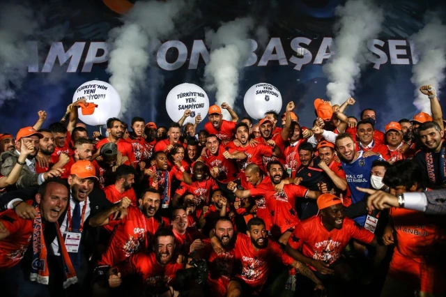 Son Dakika: Kayserispor'u sahasında 1-0 mağlup eden Başakşehir, şampiyon oldu